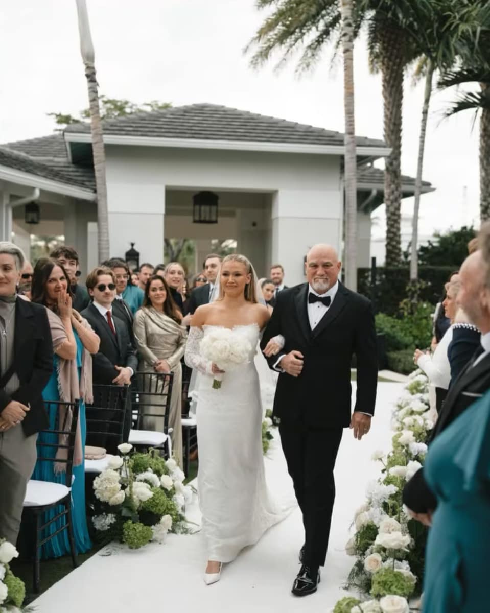 The décor was rich in flowers. The atmosphere balanced luxury with warmth, making the venue feel both grand and welcoming.