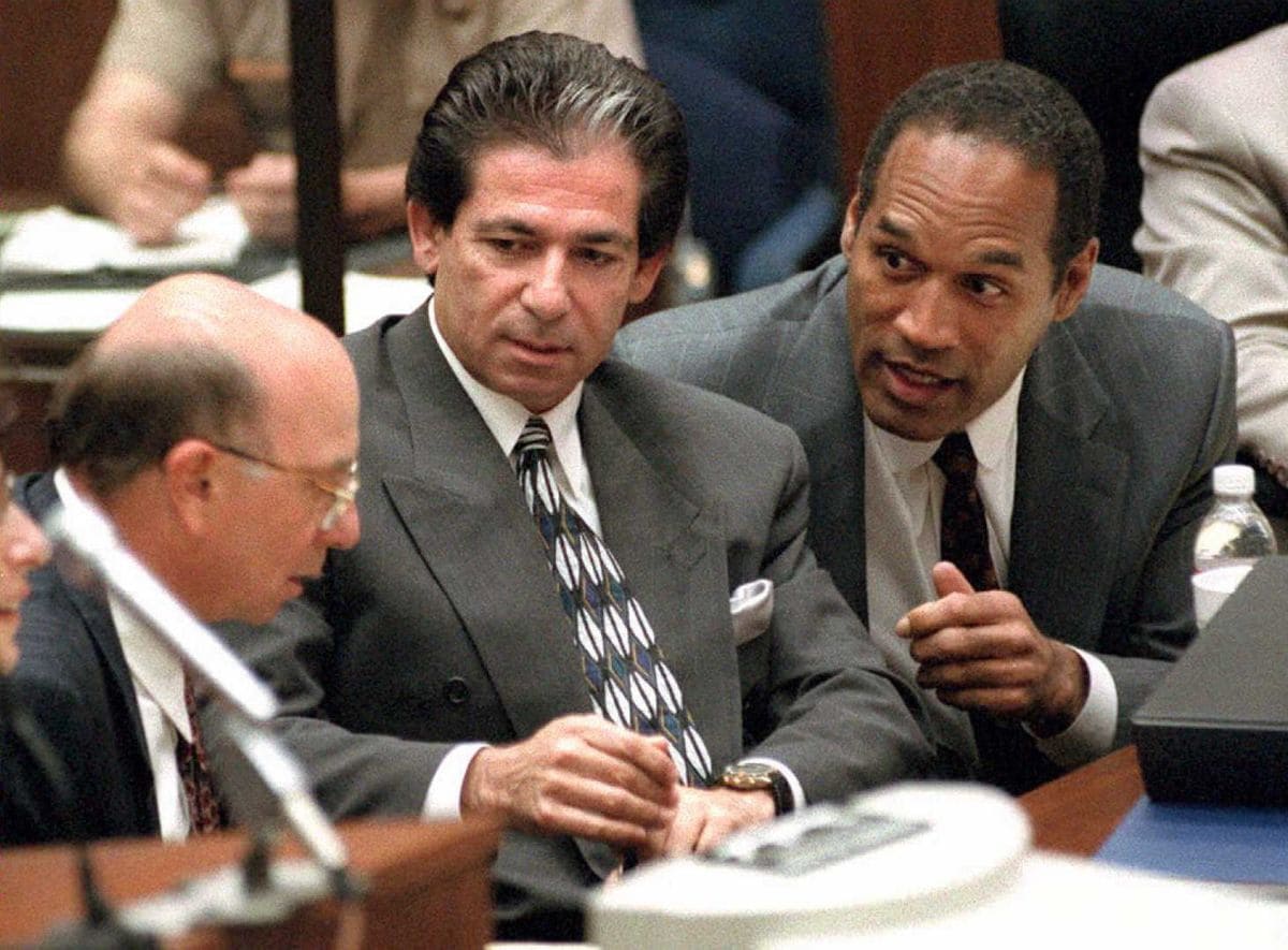 O.J. Simpson consults with Robert Kardashian during a hearing 