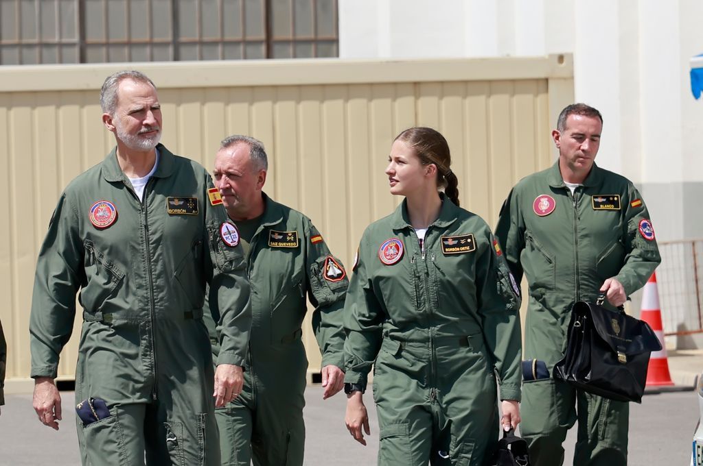 The King and the heir to the Spanish throne review flight plans before taking to the skies in separate Pilatus PC-21 aircraft.