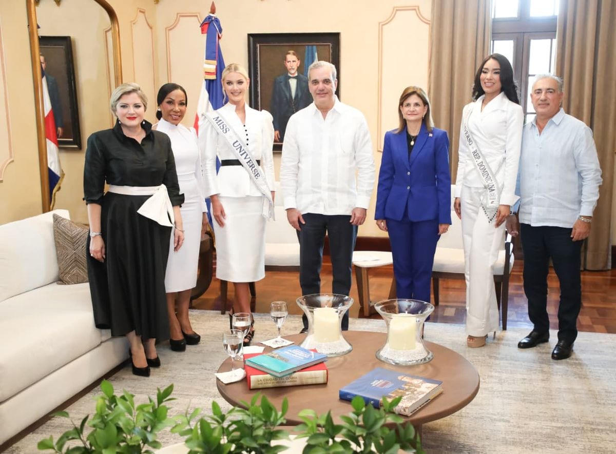 President Luis Abinader and Vice President Raquel Peña welcomed Miss Universe 2024, María Victoria Kjær, and Miss Dominican Republic, Jennifer Ventura