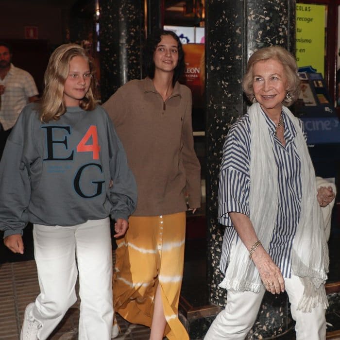 Queen Sofia takes granddaughters Victoria de Marichalar and Irene Urdangarín to watch The Lion King