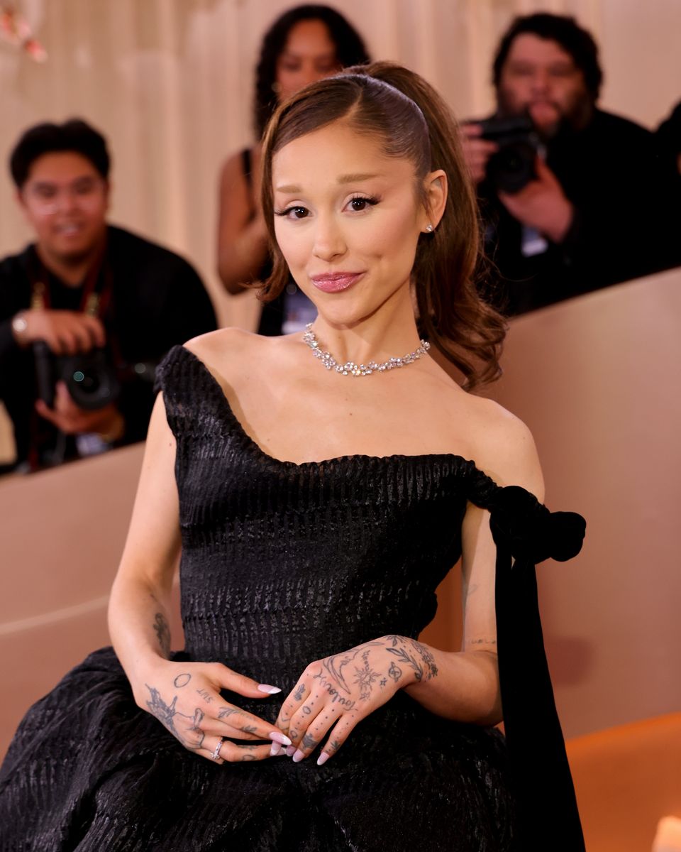 Many fans defended the singer, arguing that speculation about someone's health based solely on appearance is inappropriate