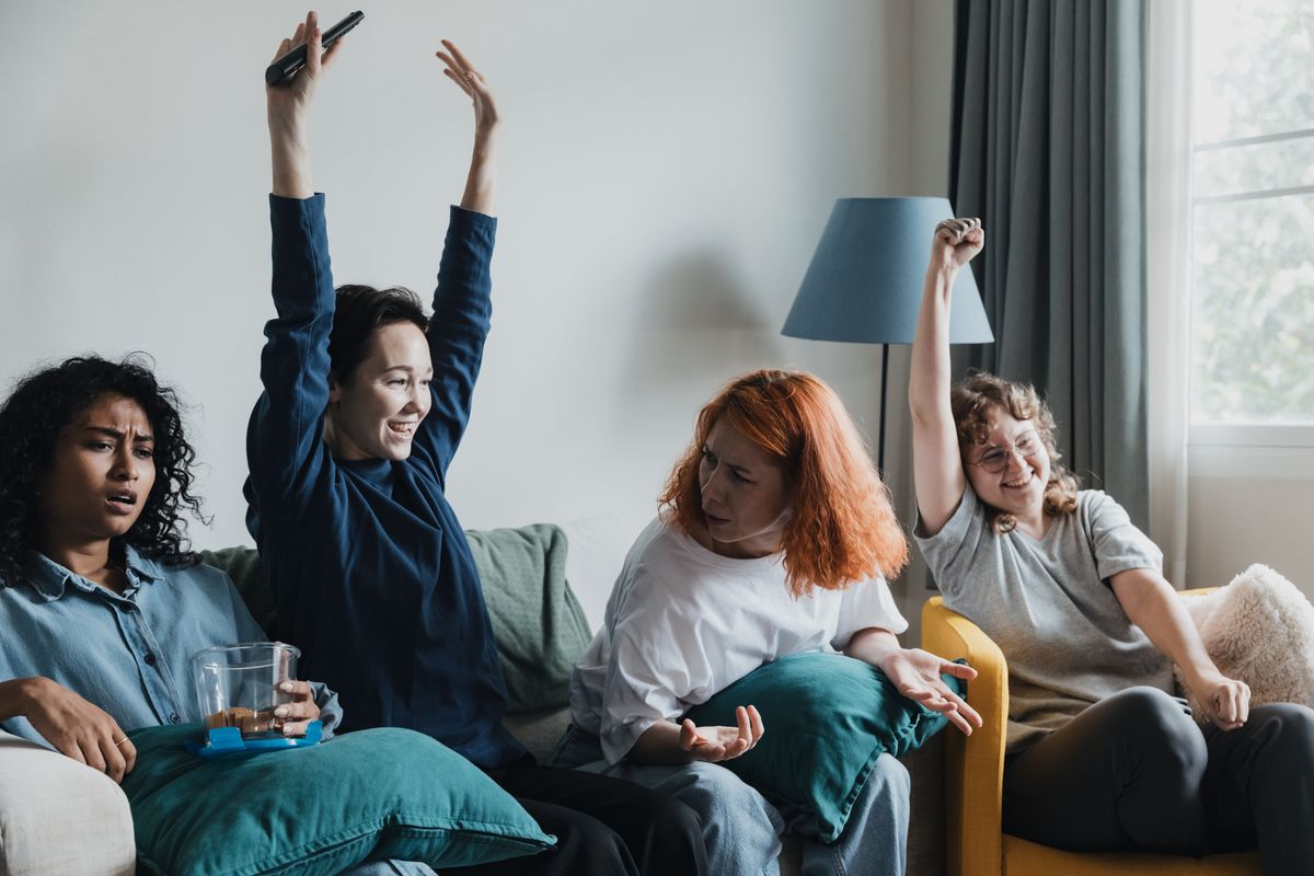 A Miss Universe watch party doesn’t need to be complicated. It just needs to feel fun, warm, a little dramatic, and proudly sparkly. 