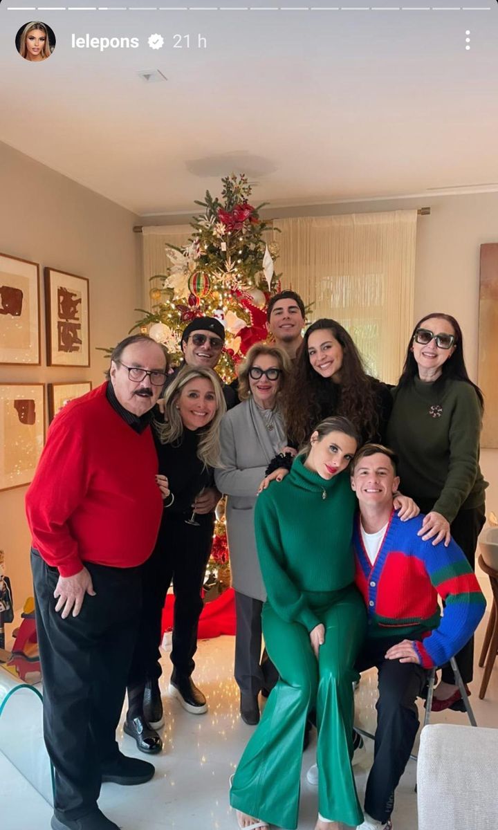 La postal Navidena de Chayanne y familia