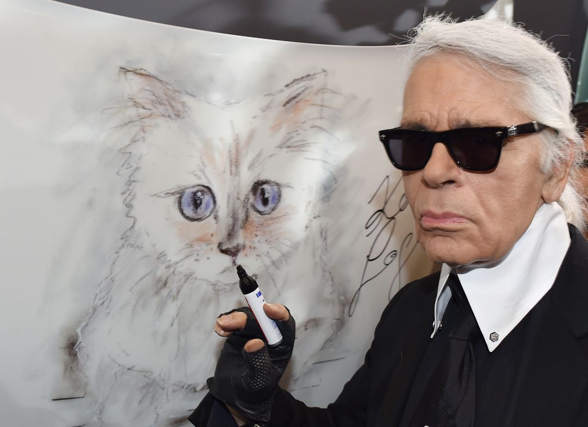 Karl Lagerfeld signing his Choupette design