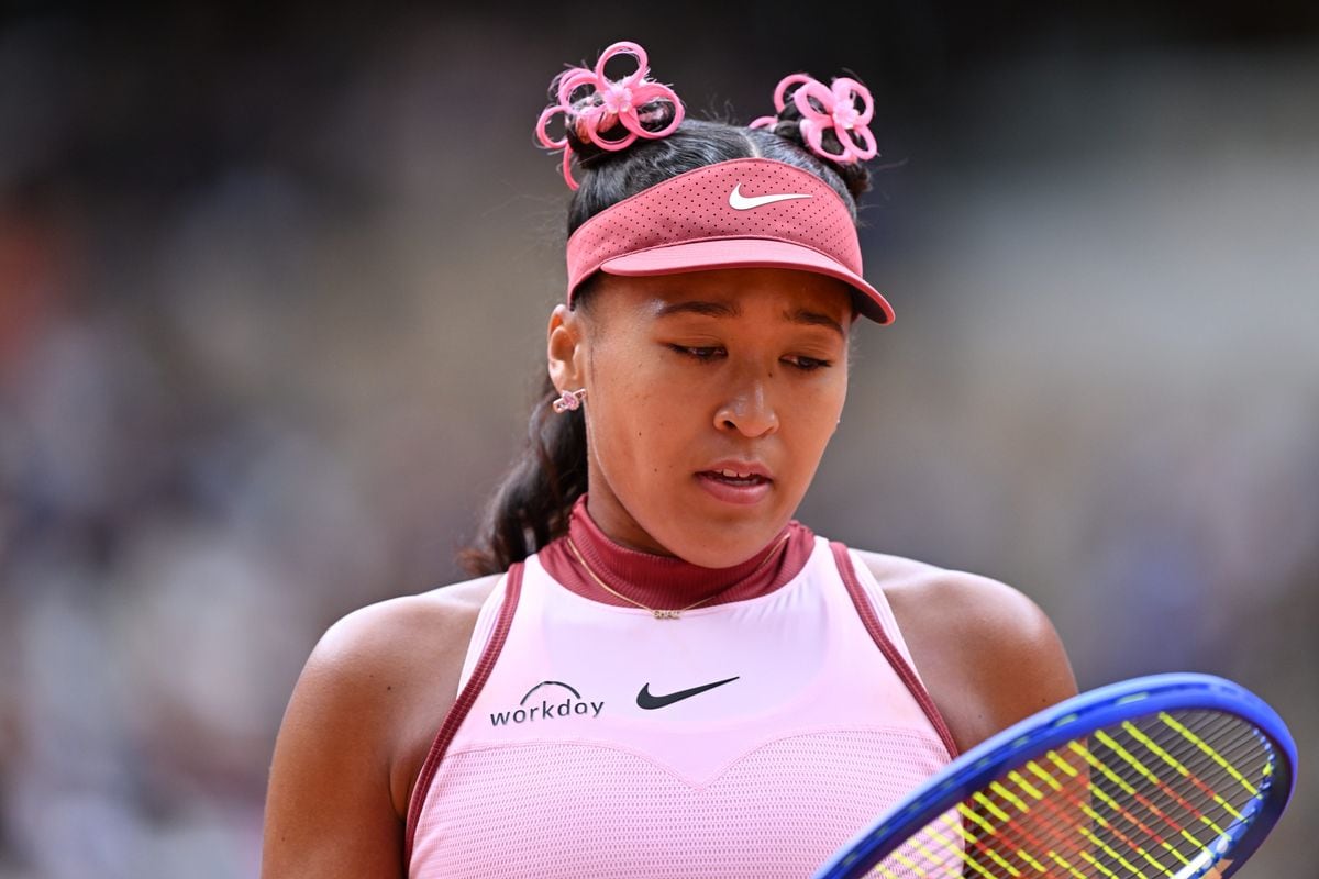  Naomi Osaka of Japan plays against Paula Badosa of Spain during the Women's Singles First Round match on Day Two of the 2025 French Open at Roland Garros Stadium in Paris, France on May 26, 2025.