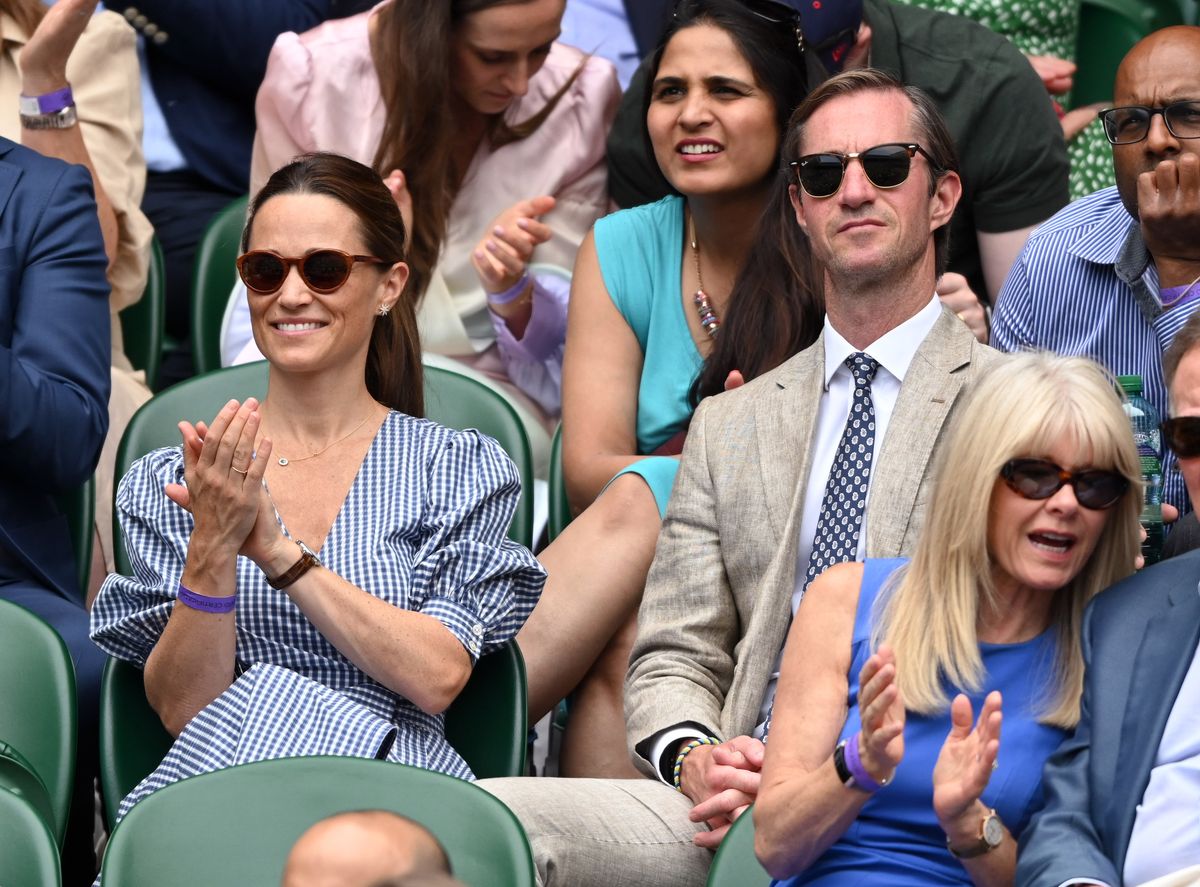Kate Middleton's sister Pippa is at war with her neighbors over a blocked lane at her $20M estate