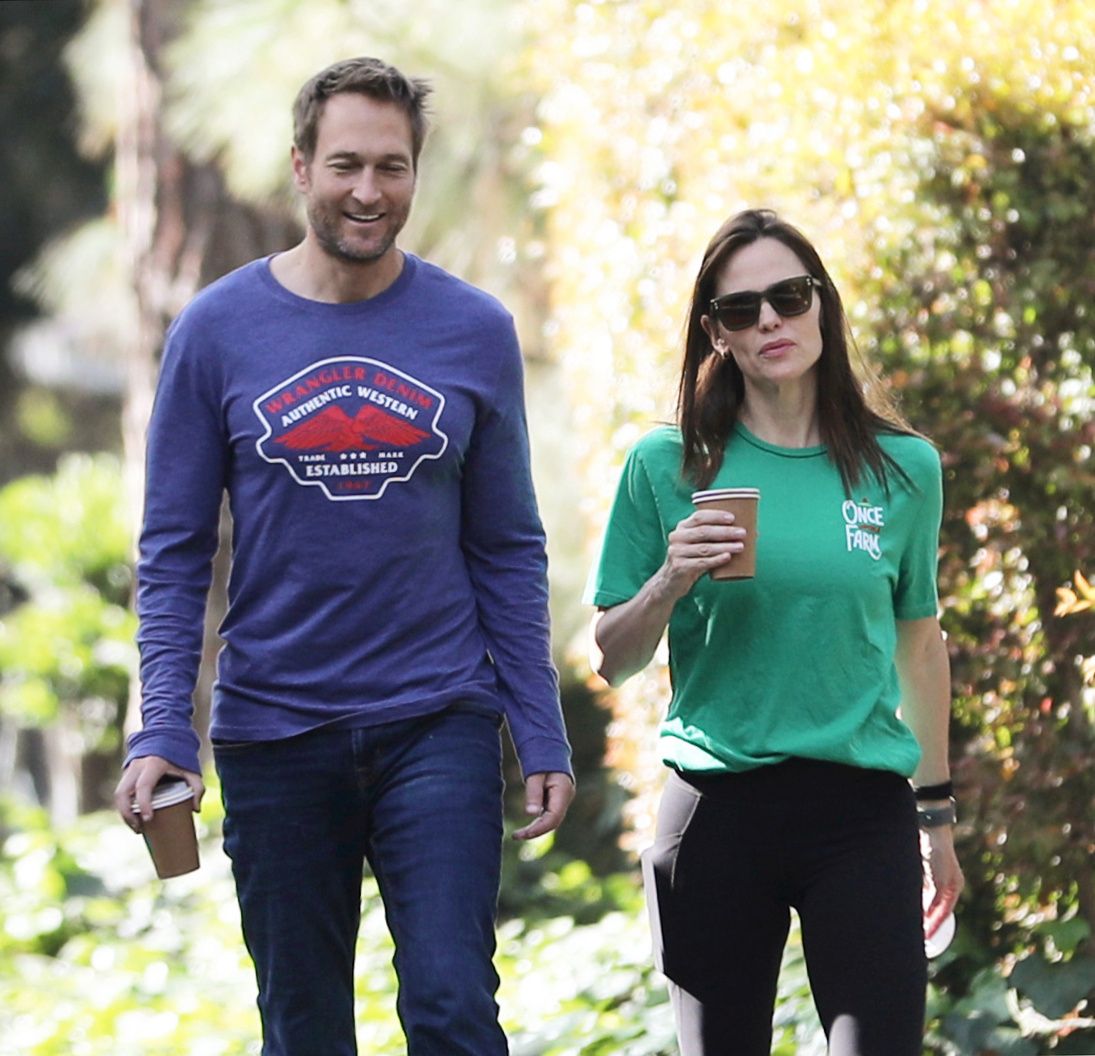 Jennifer Garner enjoys Mother's Day with her boyfriend John Miller