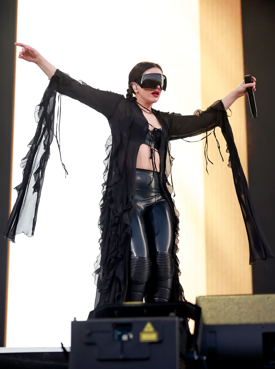 Rosalía se presenta en el escenario de Coachella en el Festival de Música y Artes del Valle de Coachella 2023 