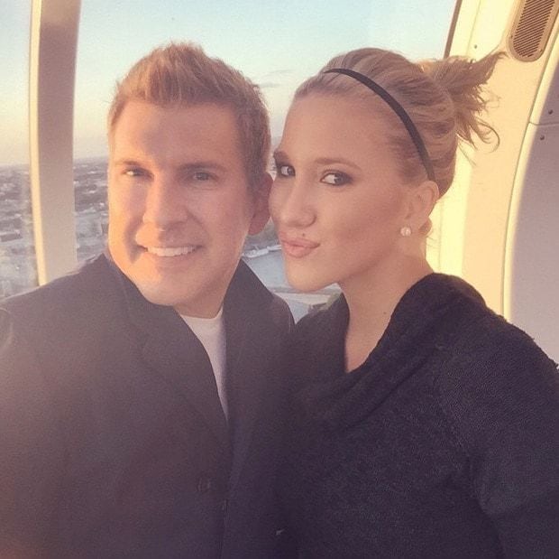 Savannah and Todd proved that there is always time for a selfie, even during their family vacation in London.
Photo: Instagram/@savannahchrisley
