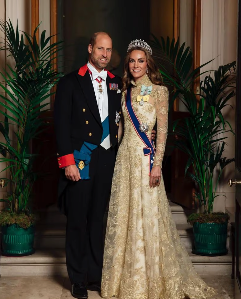 Kate Middleton's gala dinner look: Diana's Lover's Knot tiara, regal green gown, and satin Manolos