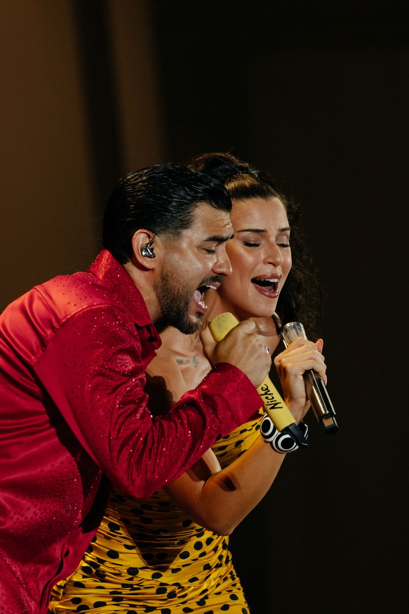 Nathy Peluso delivered an emotional duet of Grupo Niche's "Sin Sentimientos" during the Hollywood Bowl concert.