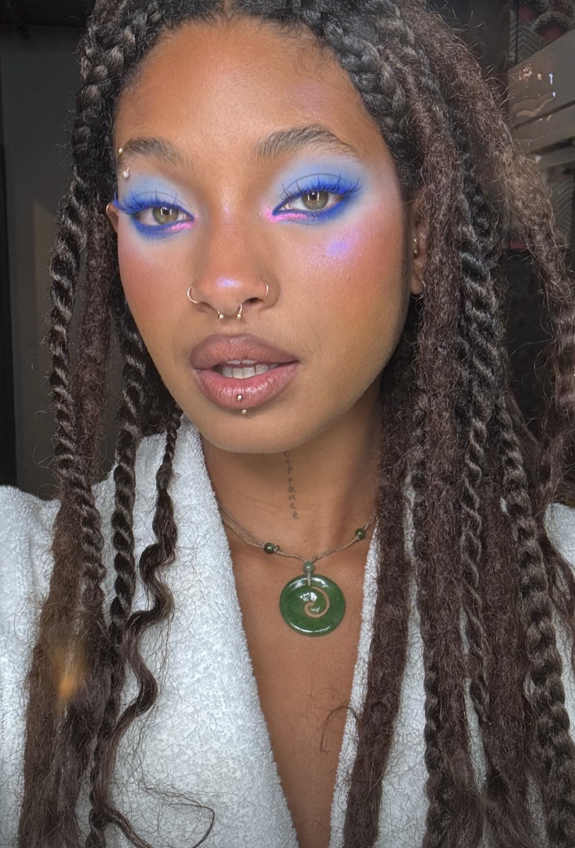 The 25-year-old musician unveiled the bold fashion look as she announced exciting news surrounding her upcoming album, The Thread.