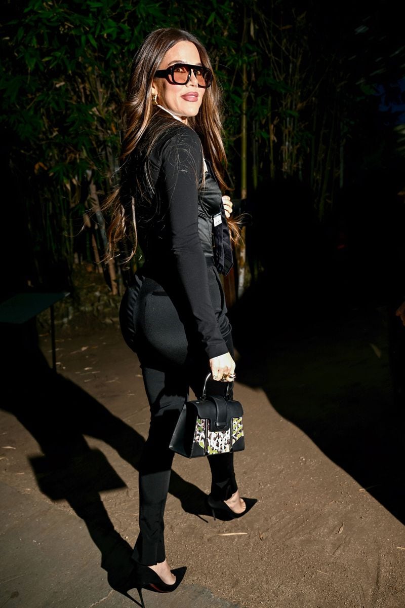 The oversized collar and tie bring drama, the slim tailoring keeps it chic, and the accessories inject personality. 