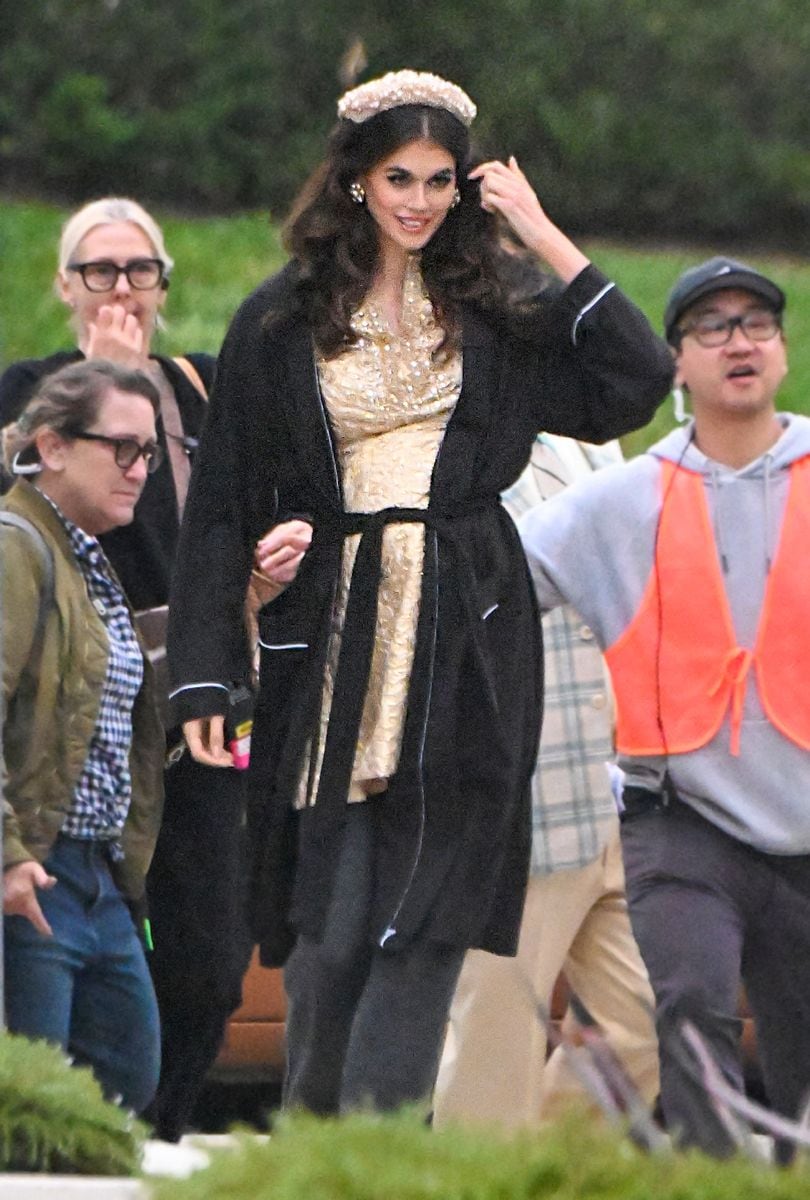  Kaia Gerber is seen filming on the set of "Palm Royale" on October 16, 2024 in Pasadena, California. (Photo by MEGA/GC Images)