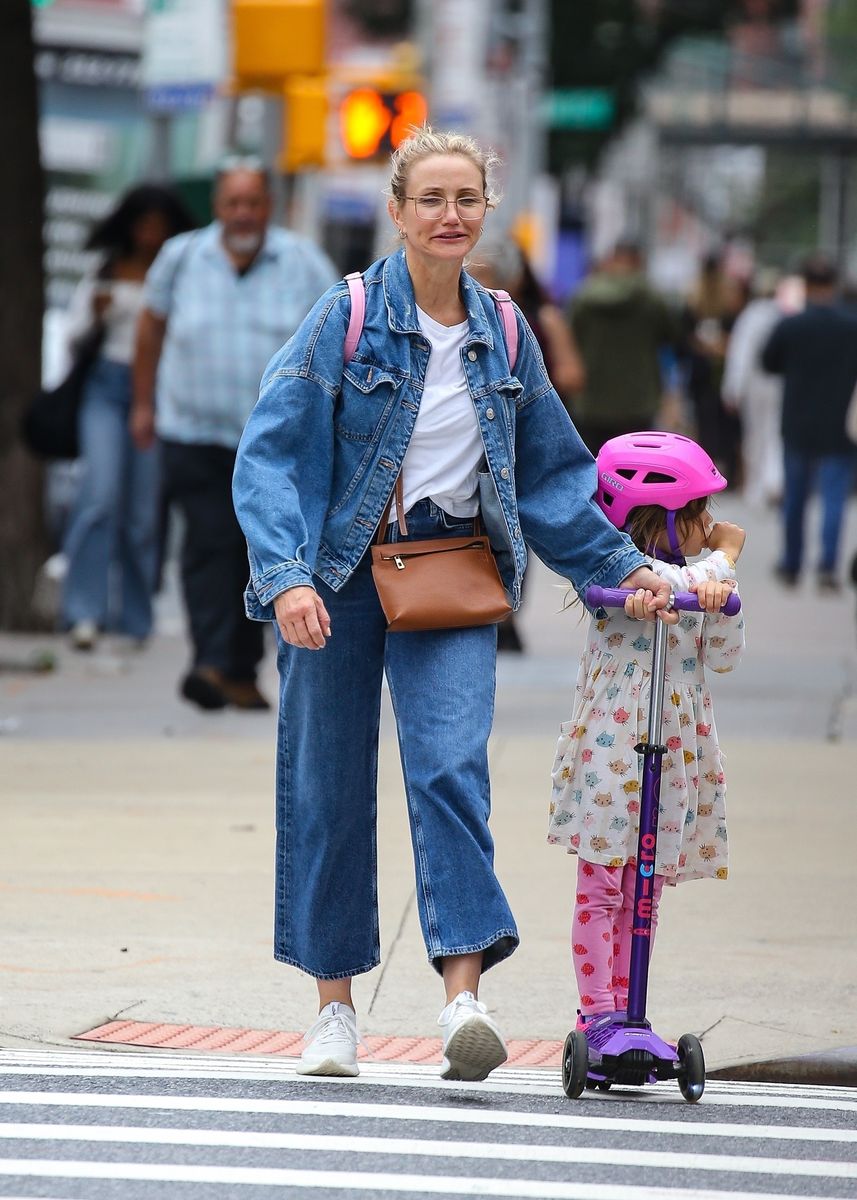 
Cameron Diaz was seen out in New York City with her daughter, looking effortlessly stylish in a blue denim jacket, a white t-shirt, cropped blue jeans, and white sneakers.