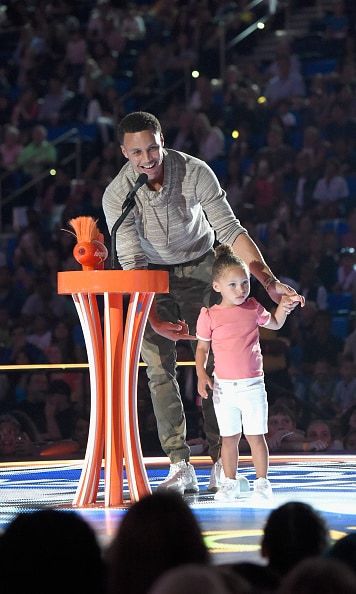NBA player Stephen Curry, with daughter Riley.
Photo: Getty Images