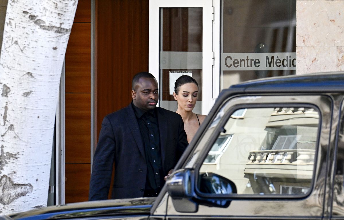 
Bianca had arrived in her Mercedes G63 AMG, showing off her voluptuous figure in her see-through bodysuit, accompanied by her security entourage and Jayne Fitzmaurice, a certified Recovery Coach, Family Coach, Interventionist, and Personal Manager at 'The Balance'.