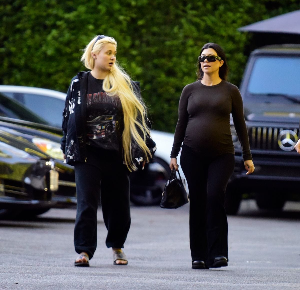  Alabama Barker and Kourtney Kardashian.