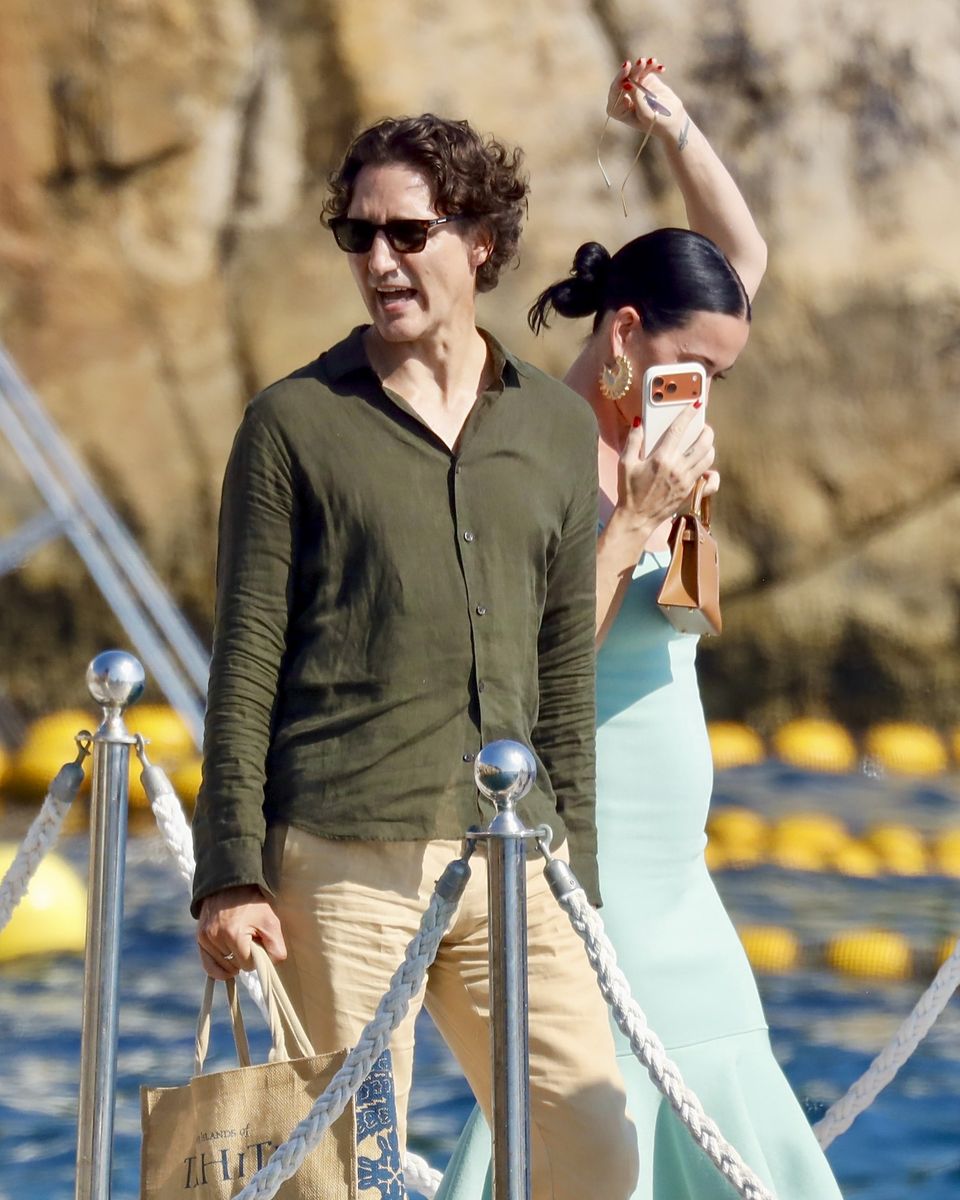 Justin Trudeau applies sunscreen to Katy Perry’s chest during South of France yacht day