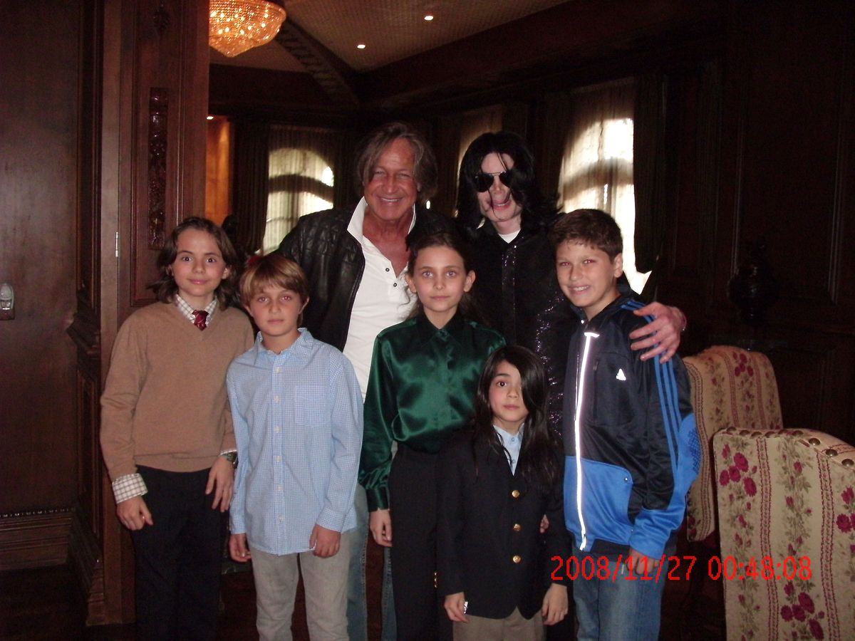  In this handout photo provided by Mohamed Hadid, singer Michael Jackson (3rd R) poses with real estate developer Mohamed Hadid (3rd L), Hadid's children and Jackson's children Michael Joseph Jr. (L), Paris Michael Katherine (C) and Prince Michael II (2nd R)
