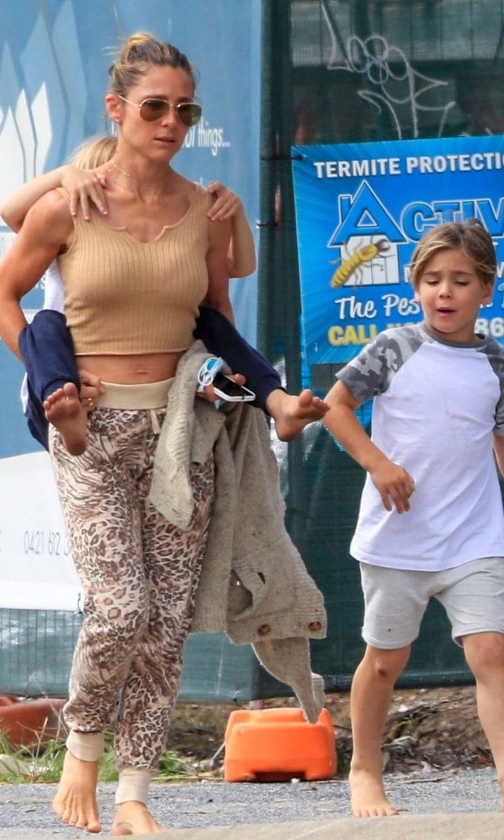 Elsa Pataky shopping with her kids
