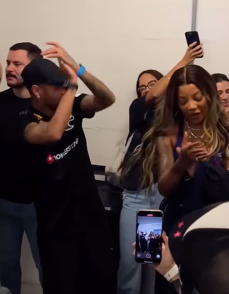Neymar dancing with Brazilian singer Ludmilla at the Kings League in Brazil 