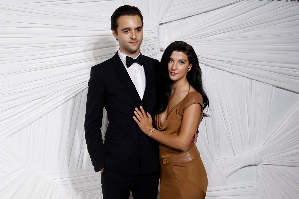 Phoebe is currently dating Arthur Alistair, the grandson of Paul McCartney