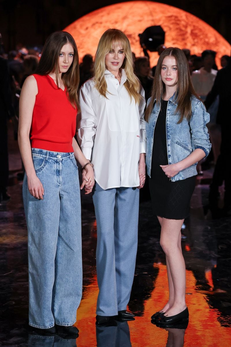 Nicole Kidman stepped back into the spotlight at the Chanel Spring/Summer 2026 show in Paris with her daughter Sunday Rose