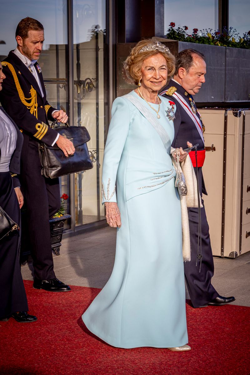After 20 years, Queen Sofia brings back the Mellerio shell tiara, elevating her look with a spectacular diamond necklace at a royal celebration.