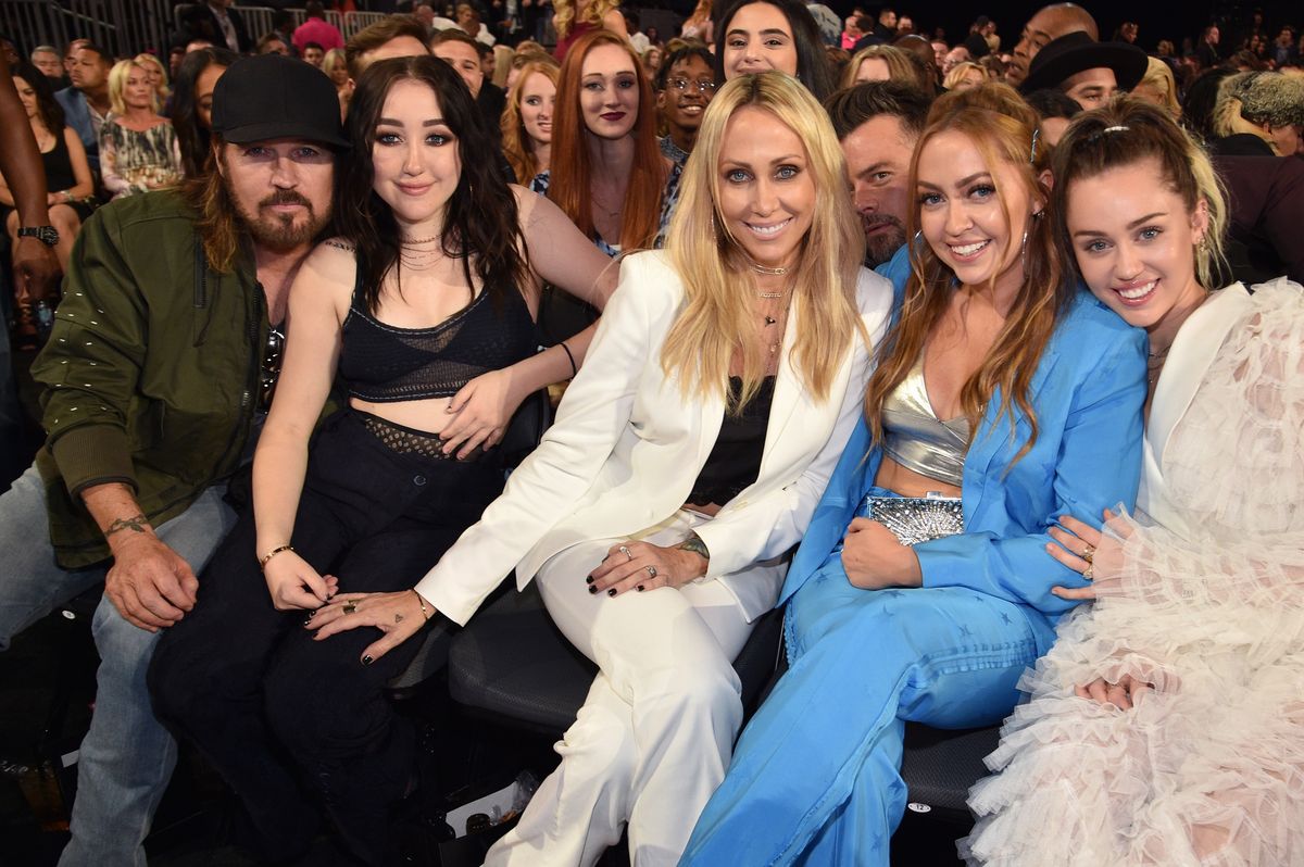 Billy Ray Cyrus and Noah Cyrus, Tish Cyrus, Brandi Cyrus, and recording artist Miley Cyrus attend the 2017 Billboard Music Awards