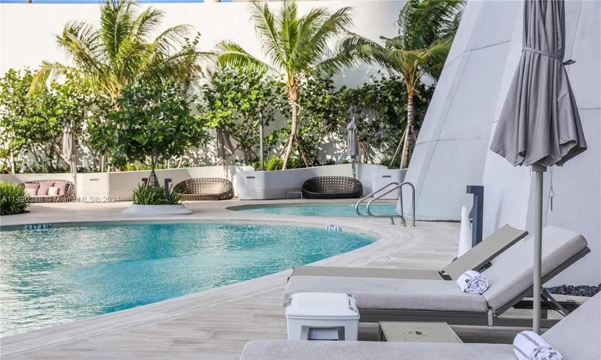 Marc Anthony pone a la venta departamento en Miami