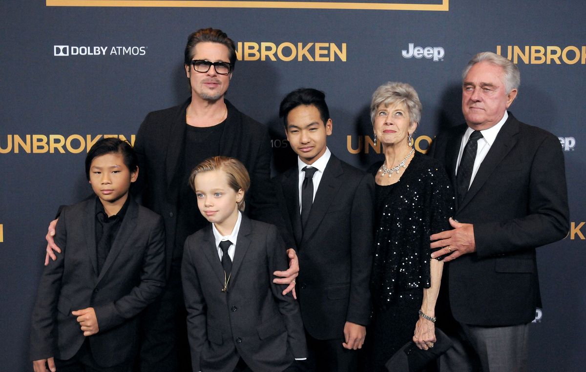   (L-R) Pax Thien Jolie-Pitt, Shiloh Nouve Jolie-Pitt, actor Brad Pitt, Maddox Jolie Pitt,  Jane Pitt and William Pitt attend the premiere of 'Unbroken' at TCL Chinese Theatre IMAX on December 15, 2014 in Hollywood, California.  (Photo by Barry King/FilmMagic)