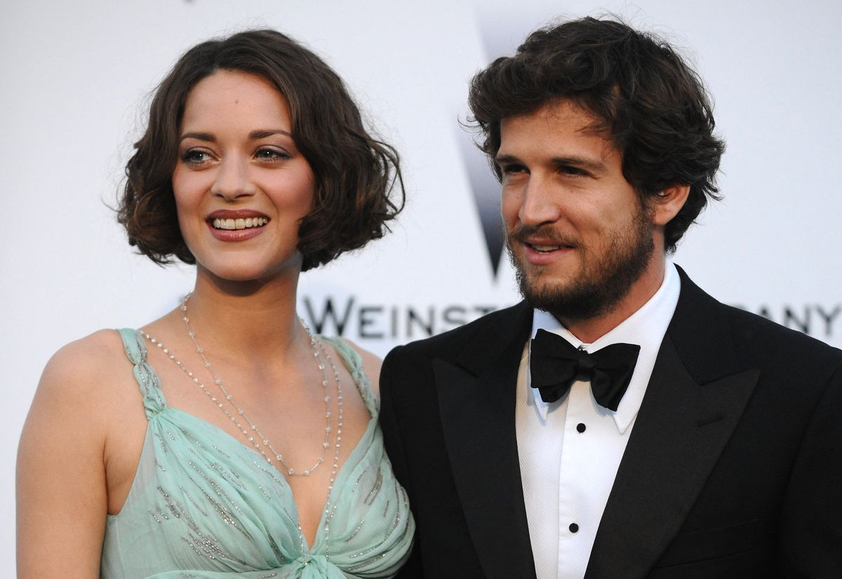 French actor and director Guillaume Canet and actress Marion Cotillard arrive to attend the Amfar auction on May 21, 2009 in Antibes, southern France.     AFP PHOTO MARTIN BUREAU (Photo by MARTIN BUREAU / AFP) (Photo by MARTIN BUREAU/AFP via Getty Images)