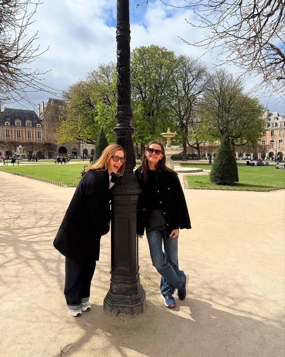 Jennifer Garner and Judy Greer in Paris