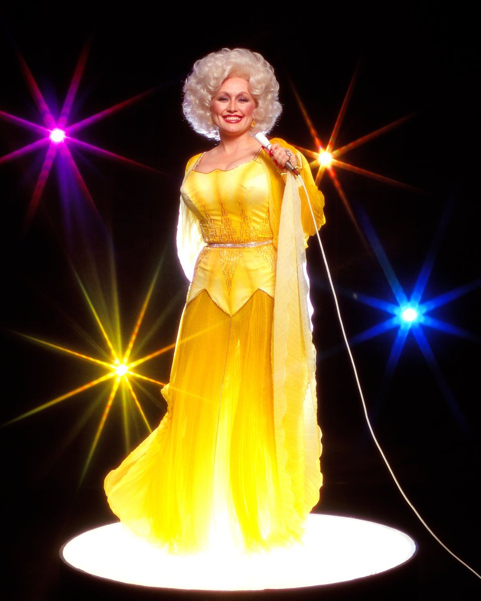 Dolly Parton poses for a portrait session in 1978 in Los Angeles, California. 