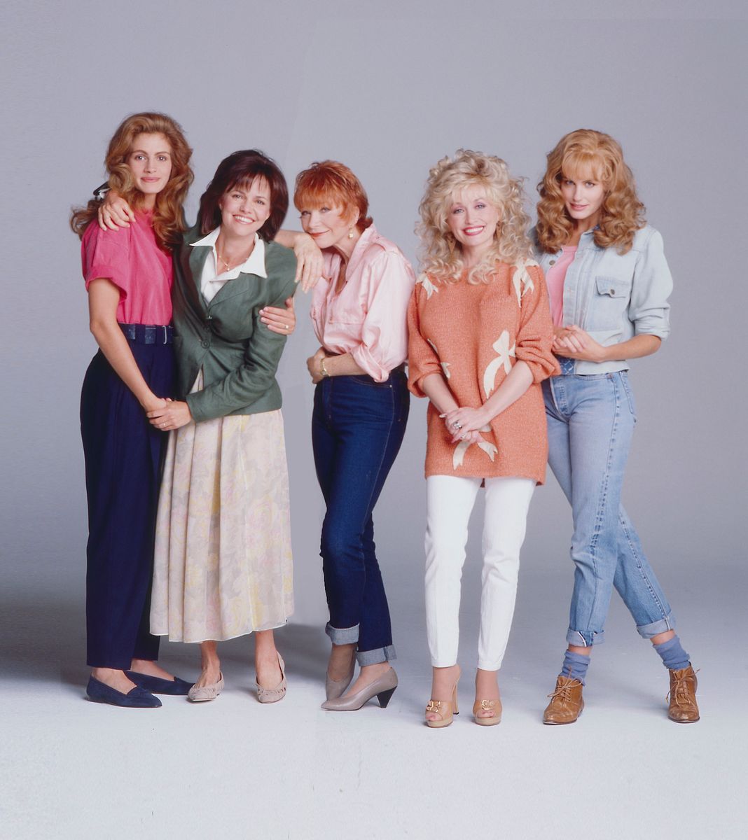 Steel Magnolias actresses Julia Roberts, Sally Field, Shirley MacClaine, Dolly Parton, and Daryl Hannah in 1989