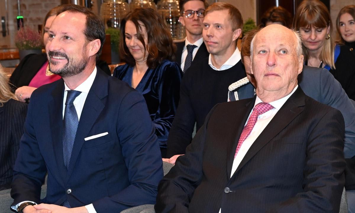 King is not planning to abdicate like Queen Margrethe