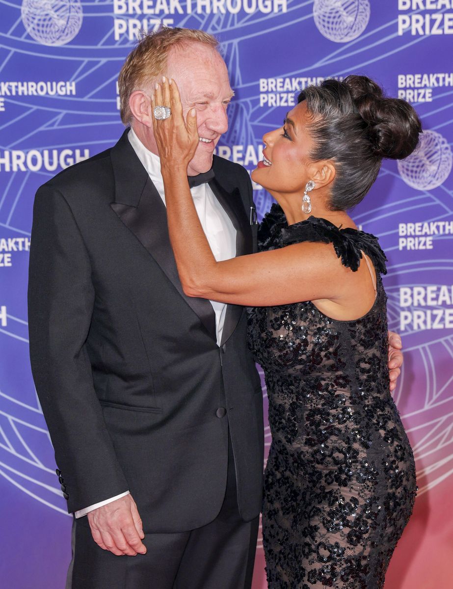 Salma Hayek and François-Henri Pinault attend the 12th Breakthrough Prize in Los Angeles on April 18, 2026, bringing elegance and star power to the high-profile event.