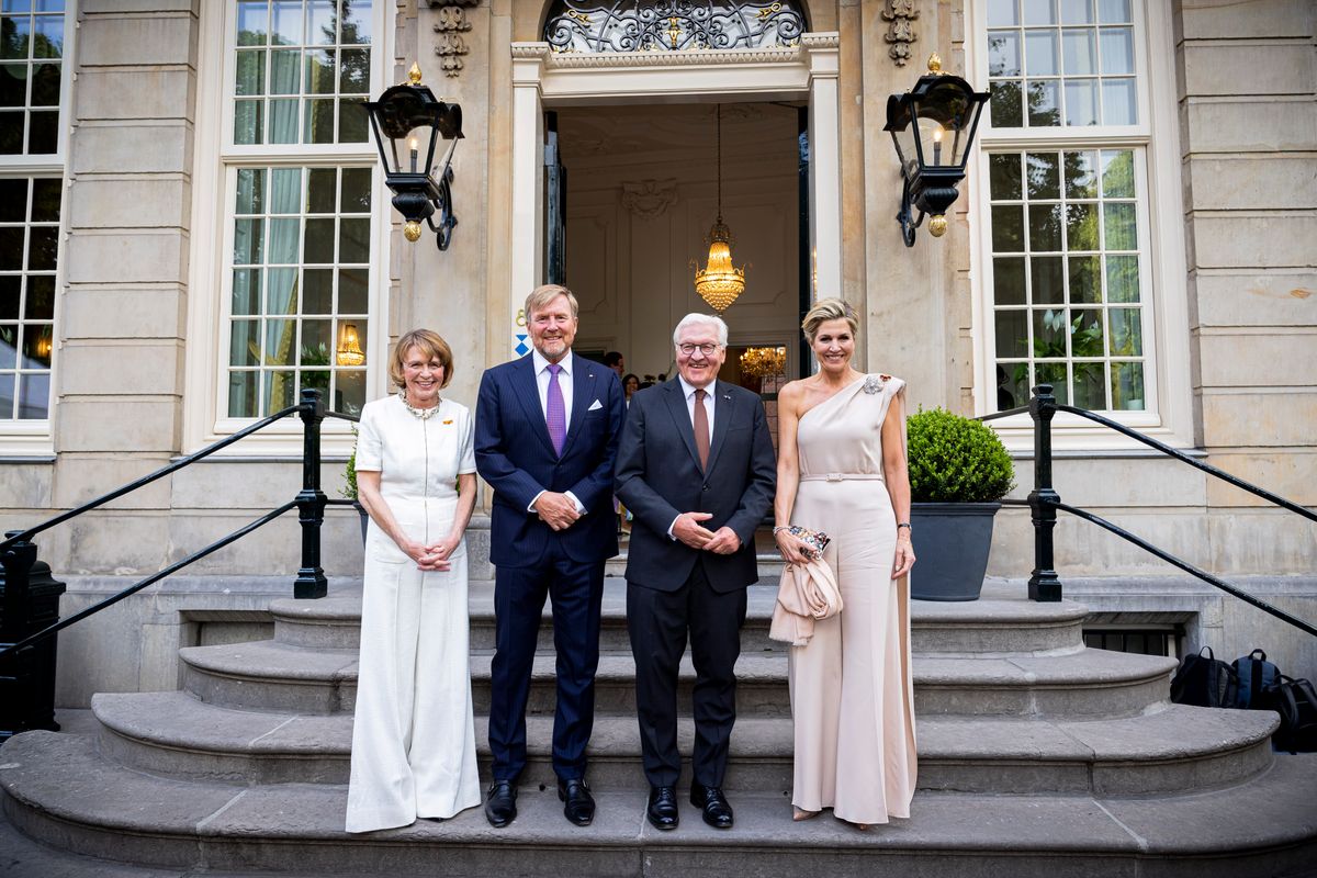 Máxima transformed her look entirely for a musical reception hosted by the German presidential couple at the residence of the German Ambassador in The Hague.