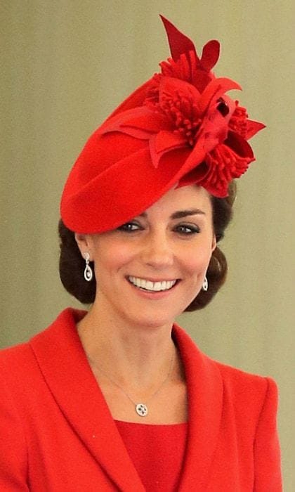 The mom-of-two paired her recycled piece with yet another familiar item from her closet, a previously worn Lock & Co. hat.
<br>
Photo: Chris Jackson/Getty Images