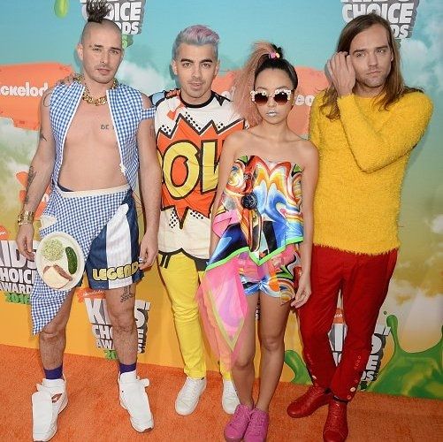 Joe Jonas and DNCE also helped brighten up the orange carpet when they arrived.
<br>
Photo: Getty Images
