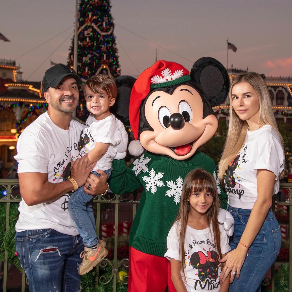 Luis Fonsi family Disney