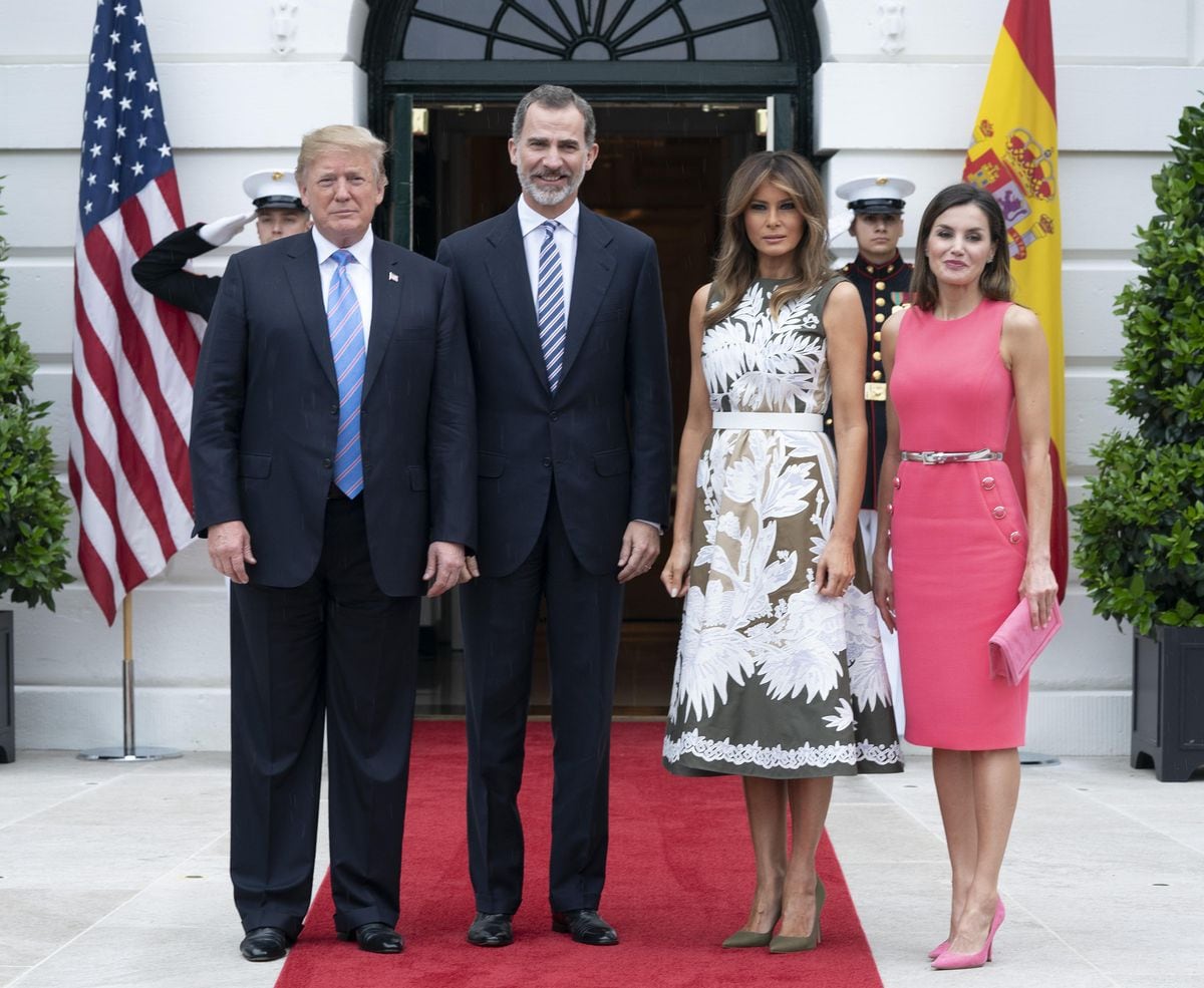 Melania Trump welcomed Spain’s King Felipe VI and Queen Letizia to the White House, choosing an olive green and light beige Valentino cotton dress embroidered with delicate white leaf motifs.