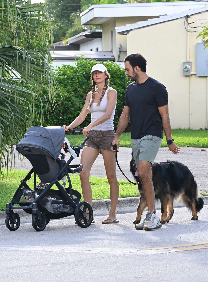 Fresh from a long vacation, the couple looked happy and at ease during their outing.