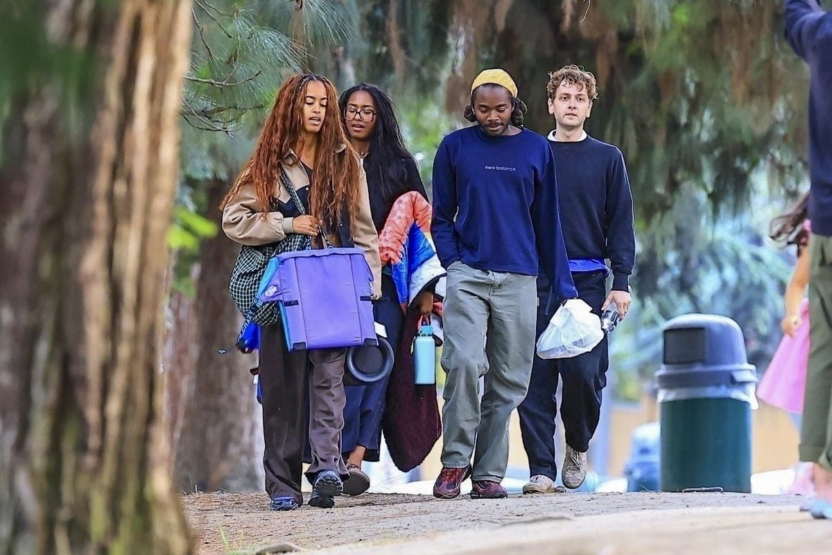 
Barack Obama's daughters Malia and Sasha Obama enjoy an Easter Sunday picnic with friends including director, Tiler Wilson in Los Angeles. 