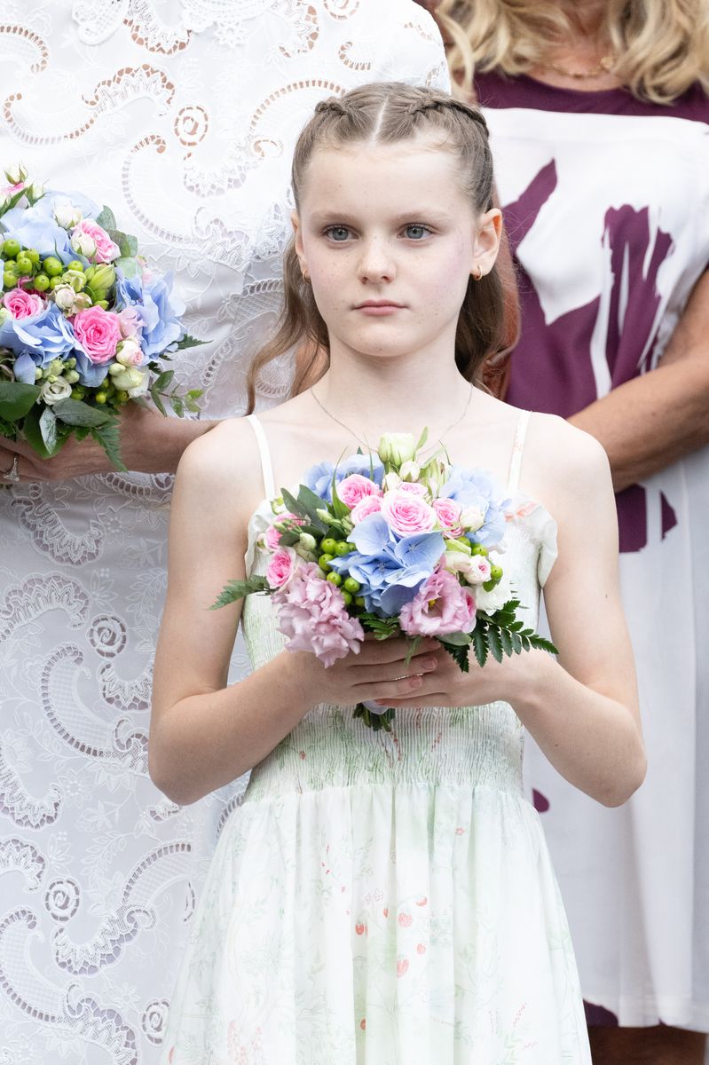 Gabriella surprised observers with braided hair perfectly suited to the relaxed spirit of the gathering. 
