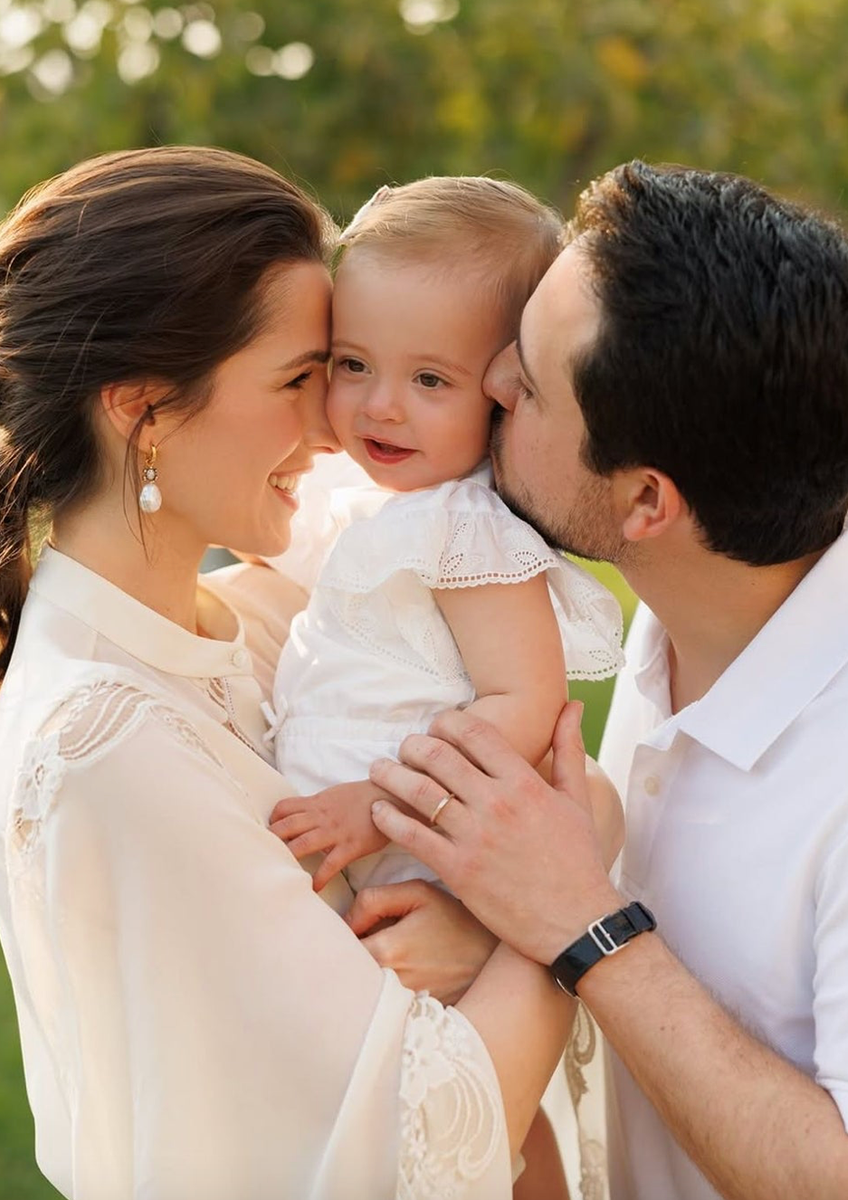 Crown Prince Hussein of Jordan marked Princess Rajwa of Jordan’s 32nd birthday with a previously unseen family photograph and a personal message that offered a rare glimpse into their private life.