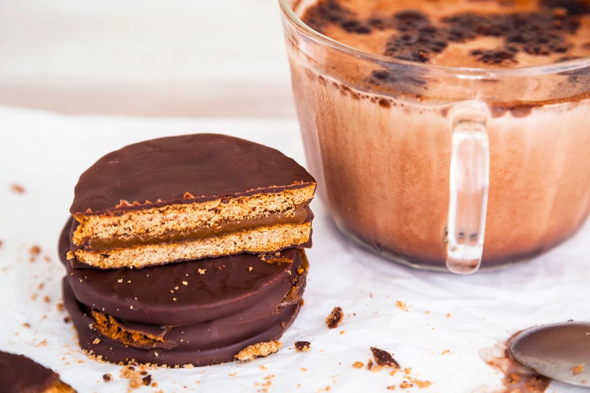 Argentina’s favorite cookie sandwich is filled with creamy dulce de leche and dusted with powdered sugar or rolled in coconut. 