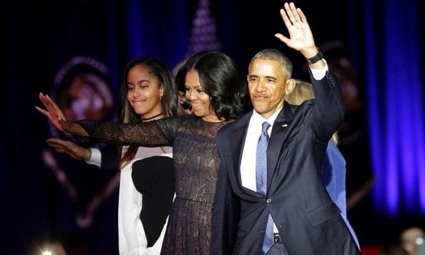 Barack, Michelle and Malia greeted supporters after the former president delivered his farewell address in Chicago on January 10.
Photo: JOSHUA LOTT/AFP/Getty Images